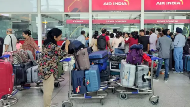 Pipo dey stranded for airport