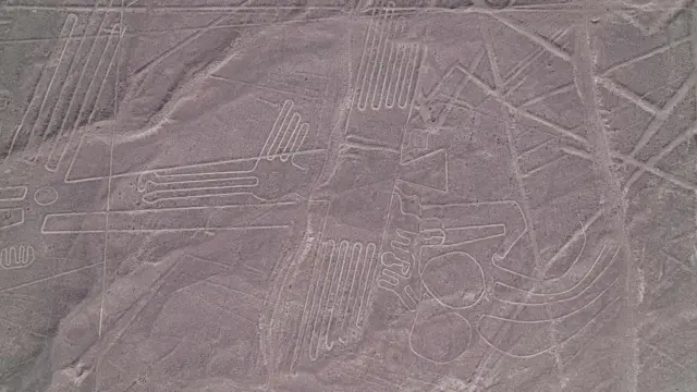 Vista aérea de las líneas de Nazca.