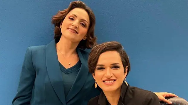 ጋዜጠኛታት ቢቢሲ ፐርሺያ ፋርናዝ ጋዚዛዴህን (ጸጋም) ራና ራሂሙፕርን (የማን) ካብ ኢራን ክወጽኣ ተገዲደን