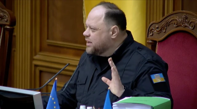 Спікер Стефанчук пояснює депутата необхідність ще раз проголосувати за включення законопроєкту про "податок на OLX" у порядок денний