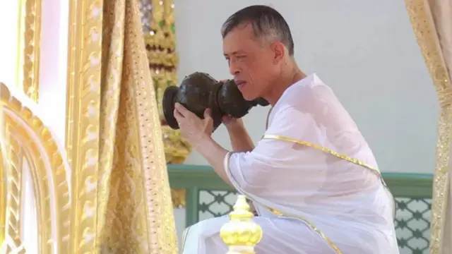 Thailand's King Maha Vajiralongkorn poured holy water over himself during his coronation in 2019