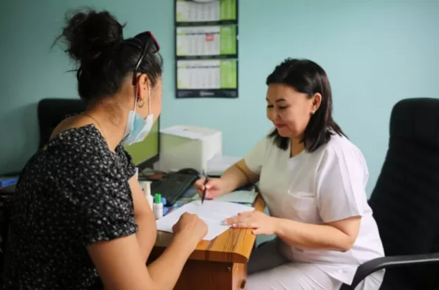 Д﻿октурлар ракты алдын алуу үчүн жылына медициналык текшерүүдөн өтүп турууну сунуш кылат