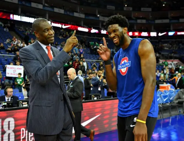 Mutombo Dikembe ari kumwe na Joel Embiid wamufatanga nk'ikitegererezo