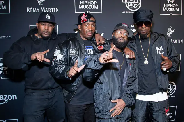Terrance Cocheeks Kelly (centro) conocido como Mr. Cheek, durante la gala de etiqueta organizada por The Hip Hop Museum en Cipriani Wall Street, Nueva York. 15 de octubre de 2025