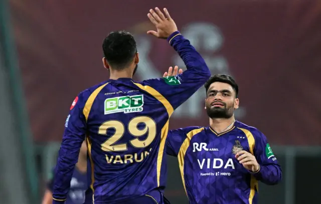 இந்தப் போட்டியில் மொத்தம் 5 கேடச்கள் பிடித்தார் ரிங்கு சிங். போட்டியின்போது 4 கேட்ச்களும், சூப்பர் ஓவரில் அவர் 1 கேட்சும் பிடித்தார்