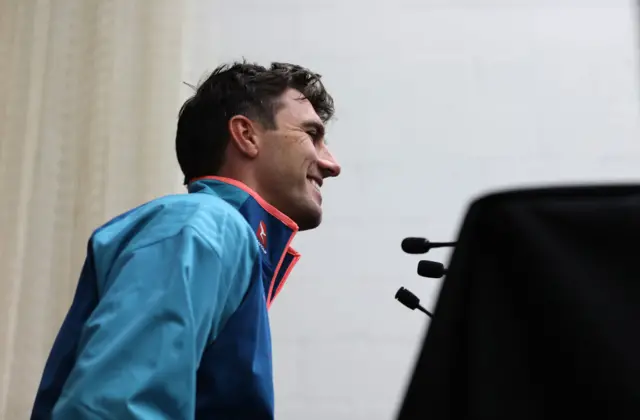 সংবাদ সম্মেলনে প্যাট কামিন্স