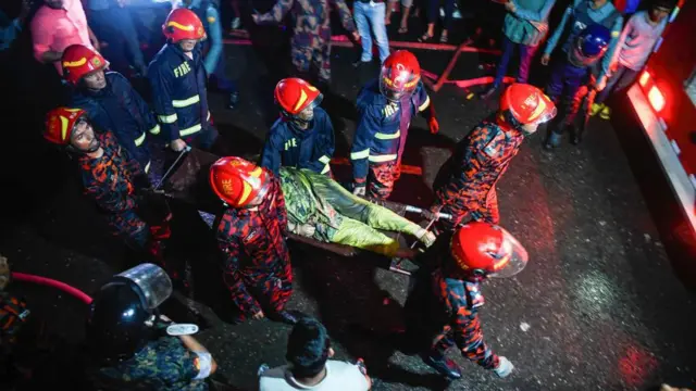 ঘটনাস্থল থেকে জীবিত অবস্থায় অনেককে উদ্ধার করা হয়।