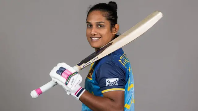 තරග 139 කදී ලකුණු 3,326ක් රැස් කරගෙන ඇති චමරි ශතක 03ක් සහ අර්ධ ශතක 12ක් රැස් කරගෙන තිබේ. ඇයගේ පන්දුවට පහරදීමේ වේගය 110.90ක් වන අතර ඇය හයේ පහරවල් 88ක් සහ හතරේ පහරවල් 433ක් එල්ල කර ඇත.