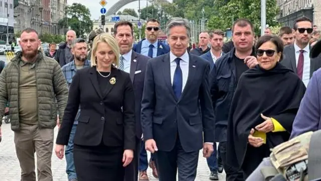 بلينكن يتجول في كييف