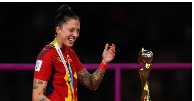 جيني هيرموسو، لاعبة كرة القدم الإسبانية