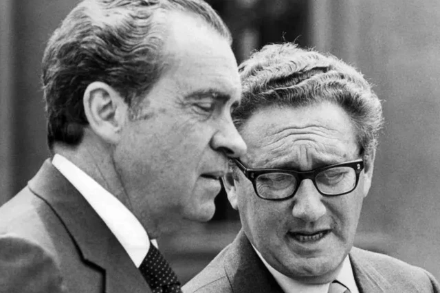 किसिंजर (दाएं) और राष्ट्रपति निक्सन
