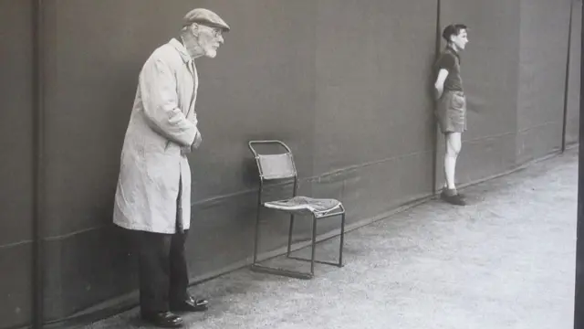 Линейный судья и болл-бой на Уимблдоне 1964 года