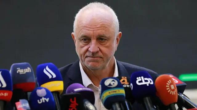 المدير الفني لمنتخب العراق لكرة القدم الأسترالي غراهام أرنولد في مؤتمر صحافي