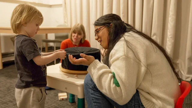 دا لوبې له څېړونکو سره مرسته کوي چې د ماشوم مهارتونه څنګه وده کوي.