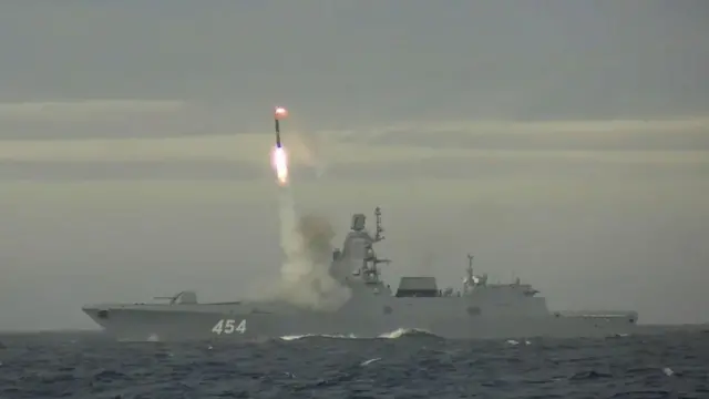 Imagen de un video en el que supuestamente se ve una prueba del misil hipersónico Zircon realizada en 2022.