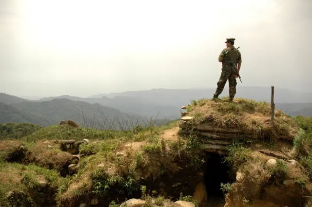 ၂၀၁၂ ခုနှစ်တုန်းက KIA တပ်ဖွဲ့ဝင်တစ်ဦးကို လိုင်ဇာမြို့အနီးတွေ့ရစဉ်