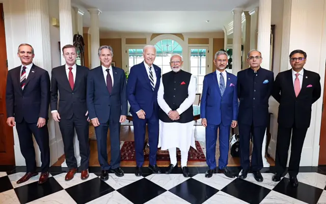 भारत में अमेरिकी राजदूत एरिक गार्सेटी, राष्ट्रीय सुरक्षा सलाहकार जेक सुलविन, विदेश मंत्री एंटनी ब्लिंकन, राष्ट्रपति जो बाइडन, पीएम मोदी, विदेश मंत्री जयशंकर, अमेरिका में भारत के राजदूत विनय क्वात्रा और विदेश सचिव विक्रम मिस्री. (बाएं से दाएं)