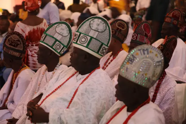 Awọn agba oye nibi ajọdun ilu Ayangalu ni ile Ifẹ.