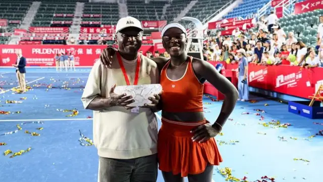 Victoria ari kumwe na se Cyprien nyuma yo kwegukana irushanwa rya 2025 Hong Kong Open yari yitabiriye ubwa mbere 