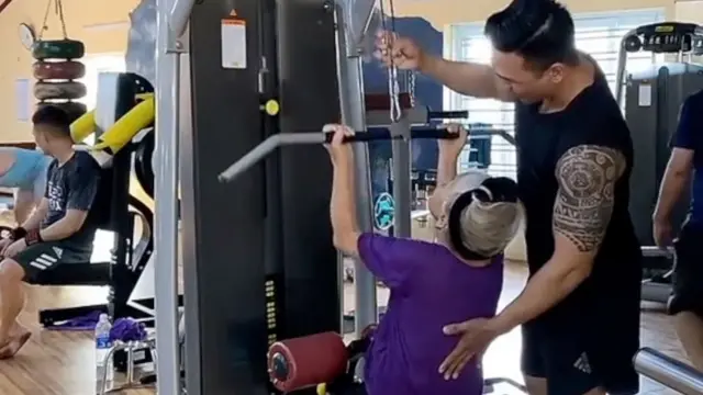 Huynh Nguyen Thi avuga ko amagara yiwe ameze neza, ko agerageza gufungura ibikwiye.