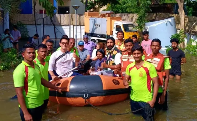 சென்னை மழை வெள்ளத்தில் சிக்கிய பாலிவுட் நடிகர் அமீர்கான்