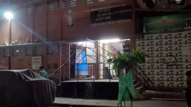 रात्रीच्या वेळी शौचालय वापरणं महिलांना सुरक्षित वाटत नाही 