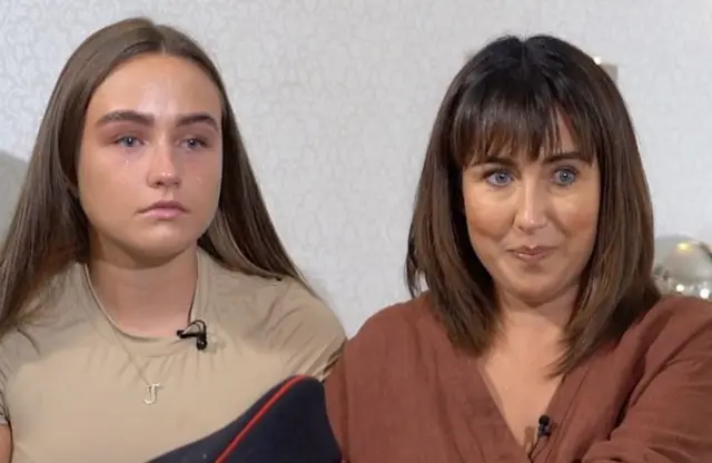 जैसली लुइस बेक की मां और बहन.