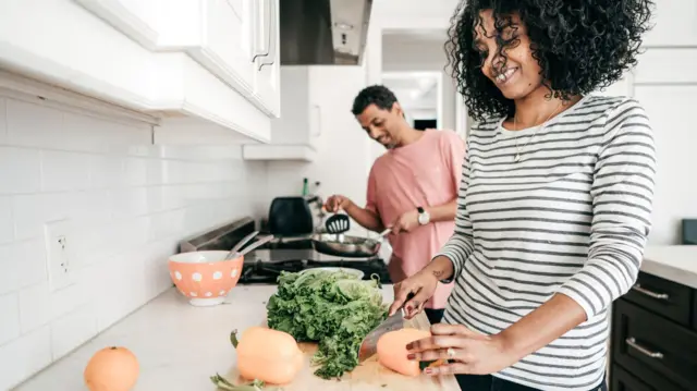 Jaalalleewwan waliin hojjetaa nyaata hojjetaa jiran