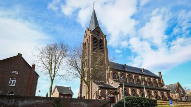 Римско-католическая церковь конца XIX века, вид снаружи.