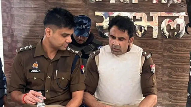 संभल हिंसा में सीओ अनुज चौधरी सवालों के घेरे में हैं. उन पर आरोप है कि उन्होंने बिना उच्च अधिकारियों की परमिशन के बल का इस्तेमाल किया.