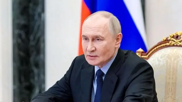 रशिया स्वतःला इराणचा मित्र म्हणवतो. पण प्रत्यक्षात दोन्ही देशांमध्ये पारंपरिकरीत्या अविश्वासाची पातळी नेहमीच जास्त राहिली आहे