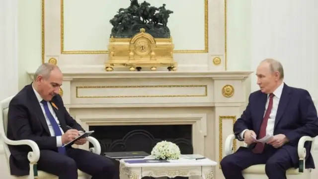 Никол Пашинян и Владимир Путин на переговорах 1 апреля 2026 года