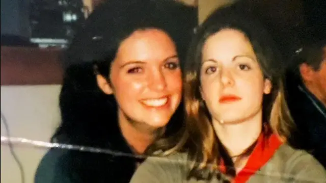 कार्ला (डावीकडे) आणि रे 