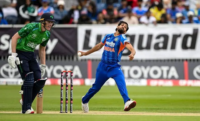 प्रिंस यादव ने पहले ही मैच में शानदार गेंदबाज़ी की और तीन विकेट झटके