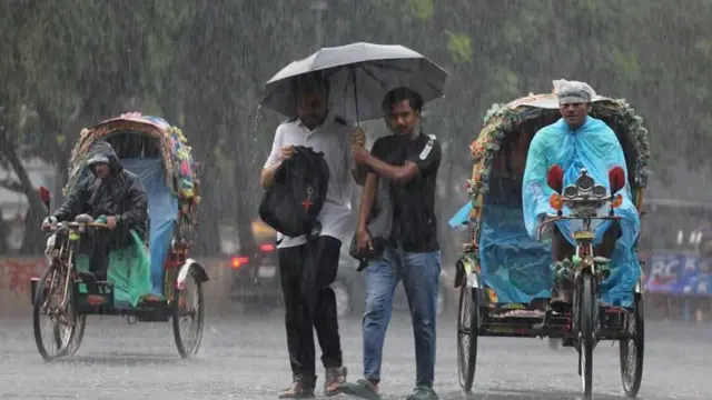 মৌসুমি বায়ুর প্রভাবে দেশের বিভিন্ন স্থানে বৃষ্টি অব্যাহত রয়েছে