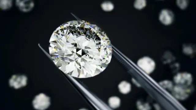 लैब में बना हीरा