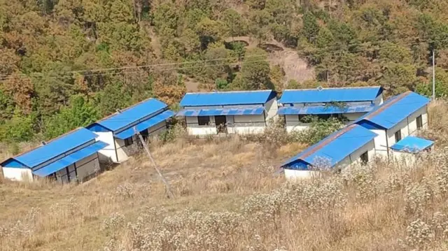 भूमिहीनका निम्ति दाङ बङ्गलाचुली गाउँपालिकामा बनाइएका घरहरू उनीहरू बस्न नमानेपछि रित्तै छन्
