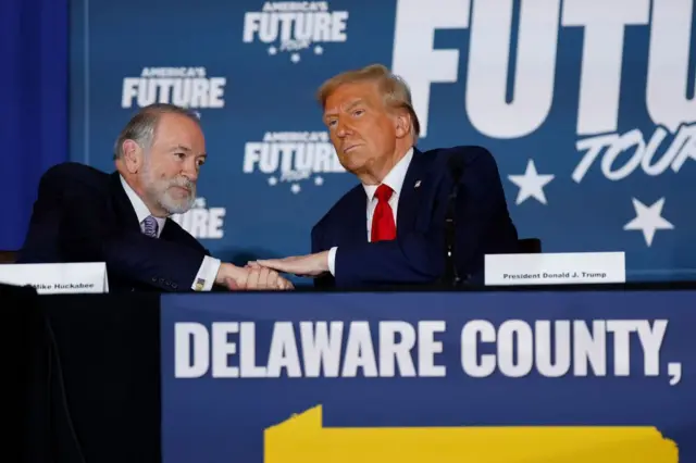 Trump ve Mike Huckabee