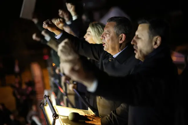 CHP Genel Başkanı Özgür Özel, 11 Şubat'ta partisinin İstanbul Büyükada'da düzenlediği mitingde, Akın Gürlek'in Adalet Bakanlığı'na atanmasıyla ilgili olarak, “Böyle biri adaletin başına geldiyse, iktidarın da sonu gelmiştir” dedi
 