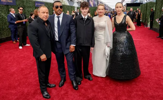 Zvezde serije „Adolescencija“: Stiven Grejam, Ešli Volters, Oven Kuper, Kristin Tremarko i Erin Doerti na crvenom tepihu