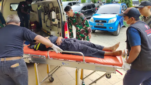 Korban serangan di Distrik Anggruk, Yahukimo tiba di Jayapura untuk menjalani perawatan.