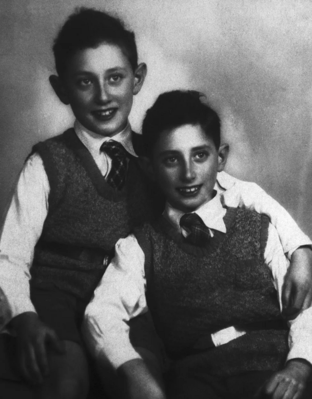 Henry Kissinger - 11 ans - aux côtés de son jeune frère Walter