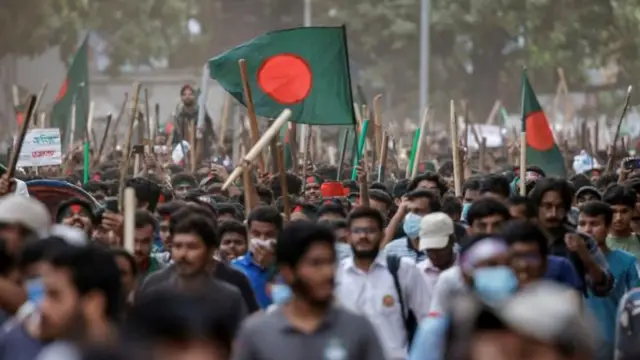  গত কিছুদিন ধরে ছাত্র বিক্ষোভ চলছে বাংলাদেশে