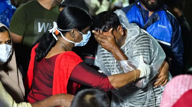 वायनाड में अब तक 150 से ज़्यादा लोगों की मौत हो चुकी है और बड़ी संखया में लोग लापता भी हैं.