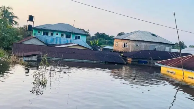 Flooded houses for Akinima