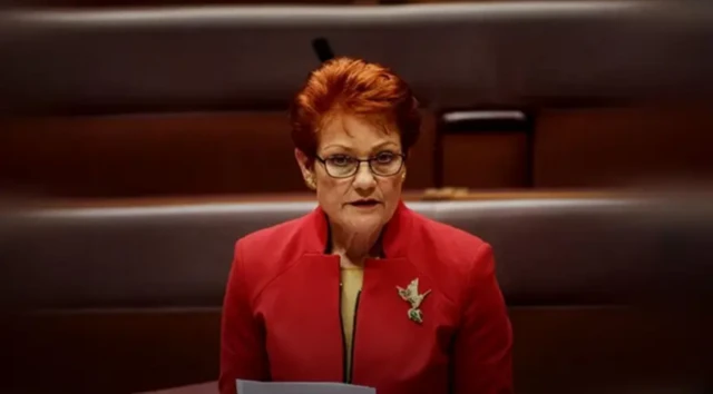 ਆਸਟ੍ਰੇਲੀਆ ਵਿੱਚ ਸੈਨੇਟਰ ਪੌਲੀਨ ਹੈਨਸਨ, ਜੋ ਕਦੇ ਭਾਰਤੀ ਪਰਵਾਸੀਆਂ ਦੀ ਪ੍ਰਸ਼ੰਸਾ ਕਰਦੇ ਸਨ, ਹੁਣ ਉਨ੍ਹਾਂ ਸਮੂਹਾਂ ਨਾਲ ਖੜ੍ਹੇ ਹਨ ਜੋ ਉਨ੍ਹਾਂ ਦੀ ਗਿਣਤੀ ਘਟਾਉਣ ਦੀ ਮੰਗ ਕਰ ਰਹੇ ਹਨ