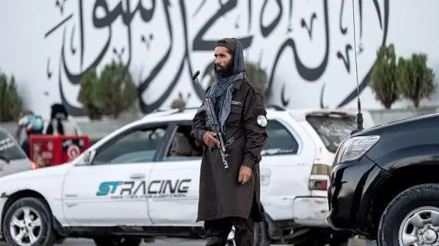 पाकिस्तान और अफ़ग़ान तालिबान के बीच इस्तांबुल में 25 अक्तूबर को शुरू हुई वार्ताएं सोमवार को भी जारी रहीं.