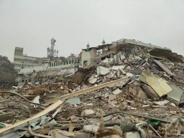 இடிக்கப்பட்ட ஆக்கிரமிப்புகள் 