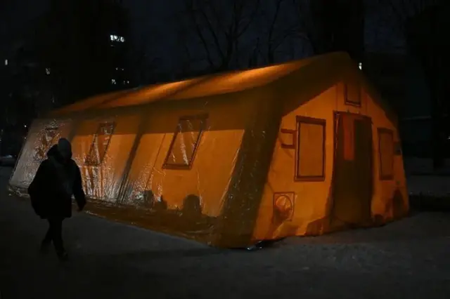 Make-shift tent wey get light