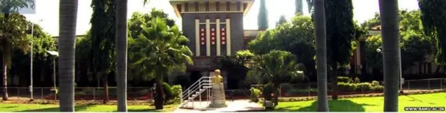 विद्यापीठाची मुख्य इमारत